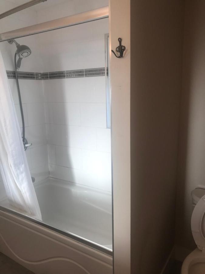 Large Suite With Separate Bathroom Ричмонд Экстерьер фото